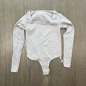 NWOT Skims Essential Long Sleeve Scoop Neck Bodysuit - Size S/M